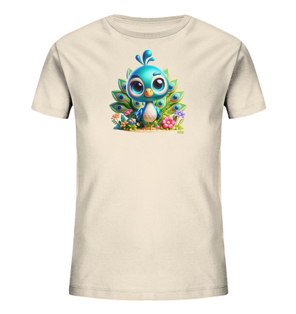 Onlineshop Shirts fuer Kinder - Das Bild zeigt ein cremefarbenes Kinder-T-Shirt mit einem niedlichen Grafikdruck in der Mitte. Der Druck zeigt ein kleines, blaues Pfauenkueken mit grossen Augen, das vor bunten Pfauenfedern sitzt. Um das Kueken herum sind gruene Blaetter und farbenfrohe Blumen in Rot, Pink und Gelb zu sehen. Das Design wirkt sehr verspielt und froehlich und ist ideal fuer Kinder.