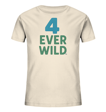 Onlineshop Shirts fuer Kinder - Das Bild zeigt ein hellbeige Kinder T-Shirt. Auf der Vorderseite ist eine grosse blaue Zahl 4 abgebildet. Darunter steht der Text "EVER WILD" in gruener Schrift. Das Design ist schlicht und fokussiert auf die Zahl und den Spruch.