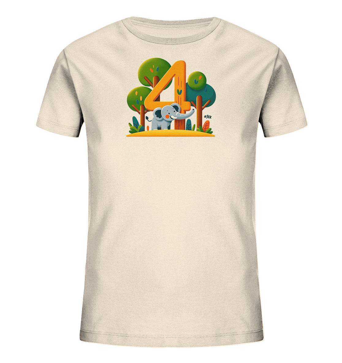 Onlineshop Shirts fuer Kinder - Das Bild zeigt ein cremefarbenes Kinder-T-Shirt mit einem farbenfrohen Aufdruck auf der Vorderseite. Die Grafik stellt eine grosse orangefarbene Zahl Vier dar, neben der ein freundlicher Cartoon-Elefant mit erhobenem Ruessel steht. Im Hintergrund sind stilisierte Baeume und Pflanzen zu sehen, die eine natuerliche Umgebung andeuten. Das gesamte Design wirkt heiter und ansprechend fuer Kinder.