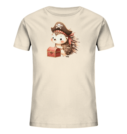 Onlineshop Shirts fuer Kinder - Dieses T-Shirt zeigt einen niedlichen Igel, der als Pirat verkleidet ist und einen Hut mit Totenkopf traegt. Der Igel sitzt neben einer kleinen, roten Schatzkiste. Das Motiv ist in einem freundlichen und verspielten Cartoon-Stil gezeichnet. Es ist ein lustiges Design fuer kleine Abenteurer.