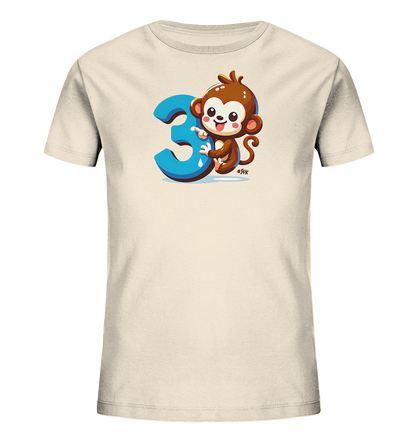 Onlineshop Shirts fuer Kinder - Das Bild zeigt ein hellbeiges Kinder T-Shirt mit einem niedlichen Comic-Motiv. Ein froehlicher Affe haelt sich an der grossen blauen Zahl '3' fest. Das Design ist farbenfroh und kindgerecht gestaltet. Es verleiht dem Shirt einen verspielten Look.