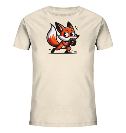 Onlineshop Shirts fuer Kinder - Dieses T-Shirt in hellem Beigeton zeigt eine niedliche Cartoon-Illustration eines Fuchses. Der orangefarbene Fuchs mit grossen Augen und Ohren ist in einer kauernden Position dargestellt. Das Design wirkt verspielt und ausdrucksstark, ideal fuer Kinderkleidung.