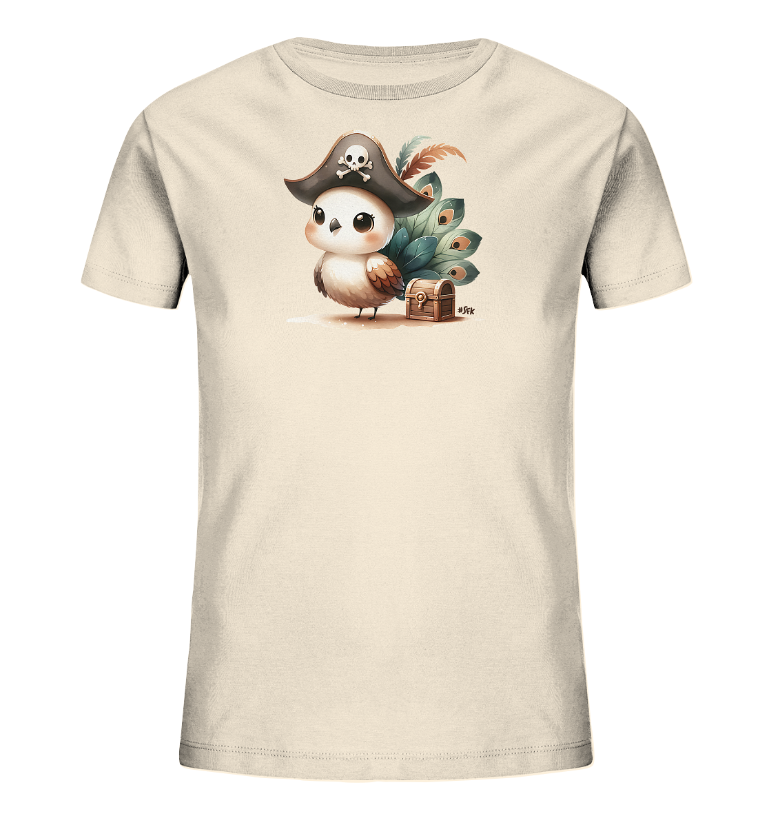 Onlineshop Shirts fuer Kinder - Das Bild zeigt ein cremefarbenes Kinder-T-Shirt mit einem niedlichen Motiv einer Eule in Piratenverkleidung. Die Eule traegt einen Piratenhut und steht neben einer kleinen Schatzkiste. Im Hintergrund sind grosse, bunte Federn zu sehen, die dem Design eine verspielte Note verleihen. Das Motiv ist detailreich und farbenfroh gestaltet.