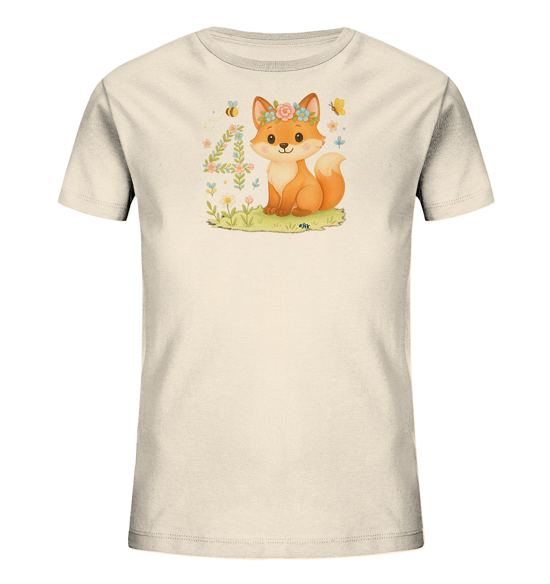 Onlineshop Shirts fuer Kinder - Das Bild zeigt ein cremefarbenes Kinder-T-Shirt mit einem suessen Motiv auf der Vorderseite. Darauf ist ein freundlicher Fuchs abgebildet, der eine Blumenkrone traegt und auf gruenem Gras sitzt. Links neben dem Fuchs steht die Zahl '4', kreativ mit Blaettern und Blumen verziert. Kleine Schmetterlinge, eine Biene und weitere Blumen ergaenzen das froehliche Design.