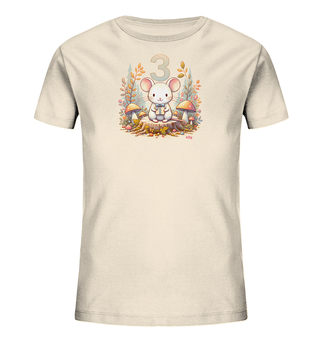 Onlineshop Shirts fuer Kinder - Das Bild zeigt ein beiges Kinder-T-Shirt mit einem niedlichen Aufdruck. Eine Cartoon-Maus sitzt auf einem Baumstumpf, umgeben von Pilzen und herbstlichen Blaettern. Die Maus haelt ein kleines Geschenk in den Pfoten. Über der Szene ist prominent die goldene Zahl '3' zu sehen, was auf einen Anlass wie einen dritten Geburtstag hinweist.