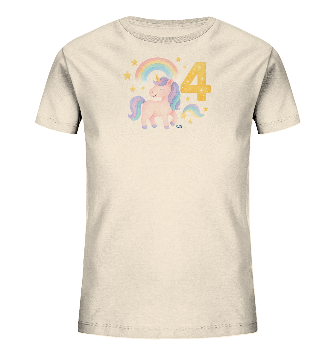 Onlineshop Shirts fuer Kinder - Das Bild zeigt ein beiges Kinder-T-Shirt mit einem farbenfrohen Aufdruck auf der Vorderseite. Das Design umfasst ein niedliches rosa Einhorn mit bunter Maehne vor einem Regenbogen und gelben Sternen. Eine grosse, goldgelbe Zahl 4 ist ebenfalls Teil des Motivs. Die Darstellung wirkt verspielt und freundlich, perfekt fuer Kinder.
