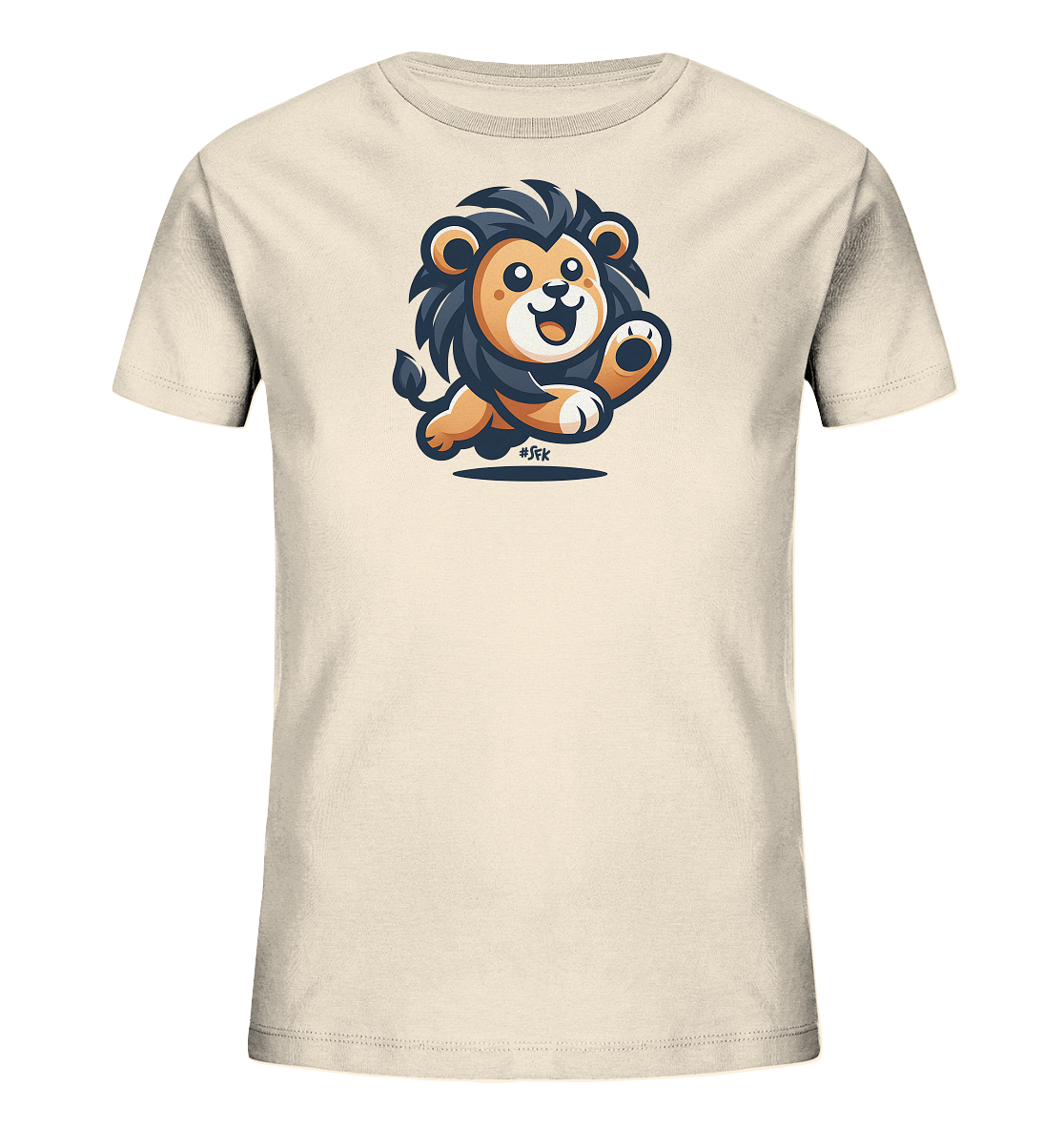 Onlineshop Shirts fuer Kinder - Das Bild zeigt ein hellbeige T-Shirt mit einem froehlichen Loewenmotiv auf der Vorderseite. Der cartoonhafte Loewenwelpe hat eine dunkle Maehne und wirkt sehr verspielt. Er ist in einer dynamischen Pose dargestellt, als wuerde er springen, und hat ein freundliches Gesicht. Das Design ist farbenfroh und hat einen niedlichen Charakter, passend fuer Kinderkleidung.