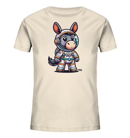 Onlineshop Shirts fuer Kinder - Das Bild zeigt ein hellbeiges Kinder T-Shirt mit einem suessen Cartoon-Motiv. Darauf ist ein kleiner Esel in einem farbenfrohen Astronautenanzug abgebildet, der eine detailreiche Ausruestung mit Helm und Rucksack traegt. Der Esel hat grosse, freundliche Augen und steht selbstbewusst da. Das verspielte Design mit leuchtenden Akzenten ist ideal fuer kleine Weltraum-Fans.