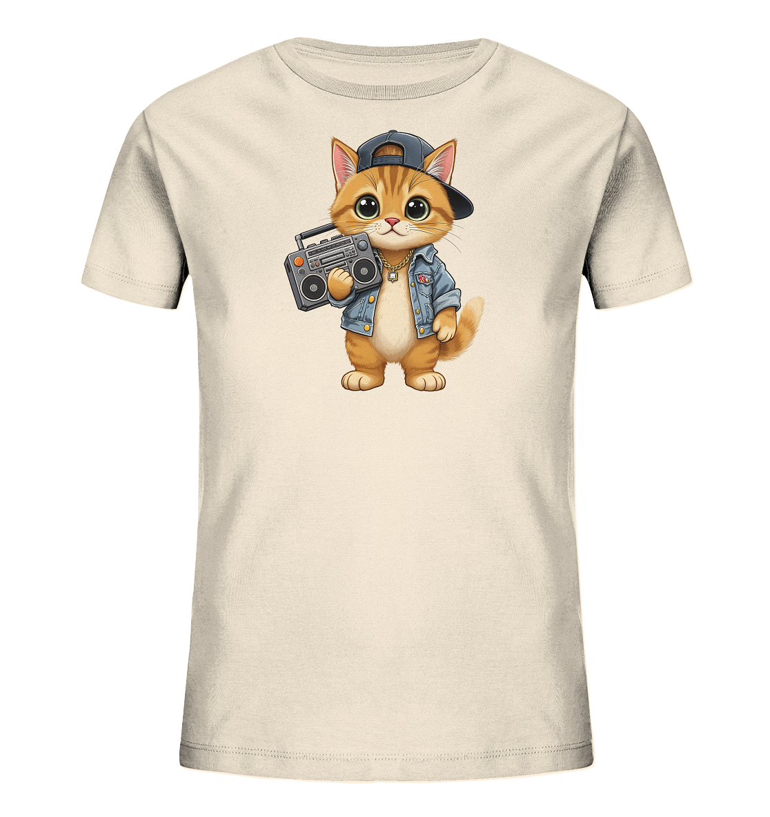 Onlineshop Shirts fuer Kinder - Das Bild zeigt ein hellbeiges Kinder-T-Shirt mit einer charmanten Grafik auf der Vorderseite. Eine orangefarbene Katze ist abgebildet, die eine Baseballkappe, eine Jeansjacke und eine Goldkette traegt. Sie haelt laessig einen Ghettoblaster in ihren Pfoten. Das Design verleiht dem Shirt einen verspielten und modernen Look.