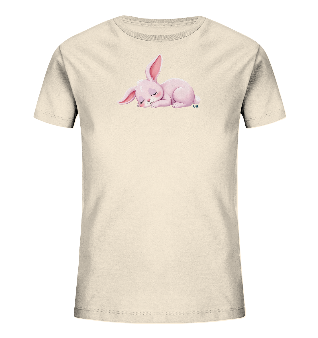 Onlineshop Shirts fuer Kinder - Das Bild zeigt ein cremefarbenes Kinder-T-Shirt mit einem niedlichen Aufdruck. Auf der Vorderseite ist ein schlafendes, rosafarbenes Haeschen abgebildet, das friedlich zusammengerollt liegt. Die Augen des Haeschens sind geschlossen und seine langen Ohren sind sanft nach unten geneigt. Das Design wirkt beruhigend und zart, ideal fuer Kinder.