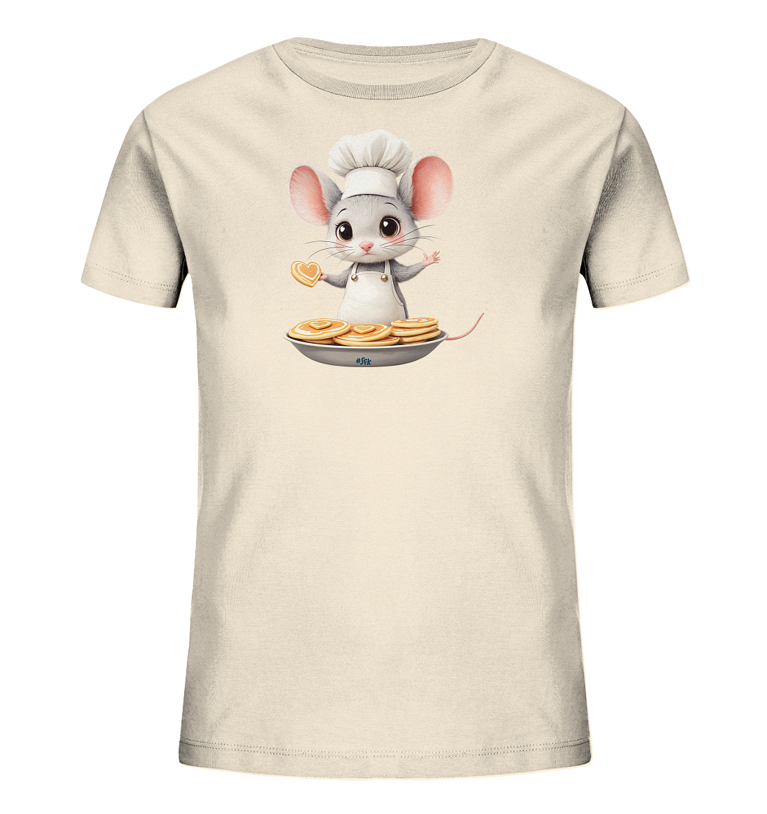 Onlineshop Shirts fuer Kinder - Das Bild zeigt ein cremefarbenes Kinder-T-Shirt mit einer charmanten, grauen Kochmaus. Die Maus traegt eine Kochmuetze und Schuerze, haelt ein herzfoermiges Gebaeckstueck und steht vor einer Pfanne mit Pfannkuchen. Ihre grossen Augen und rosa Ohren verleihen ihr ein niedliches Aussehen. Das Design ist liebevoll gestaltet und kinderfreundlich.