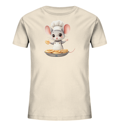 Onlineshop Shirts fuer Kinder - Das Bild zeigt ein cremefarbenes Kinder-T-Shirt mit einer charmanten, grauen Kochmaus. Die Maus traegt eine Kochmuetze und Schuerze, haelt ein herzfoermiges Gebaeckstueck und steht vor einer Pfanne mit Pfannkuchen. Ihre grossen Augen und rosa Ohren verleihen ihr ein niedliches Aussehen. Das Design ist liebevoll gestaltet und kinderfreundlich.