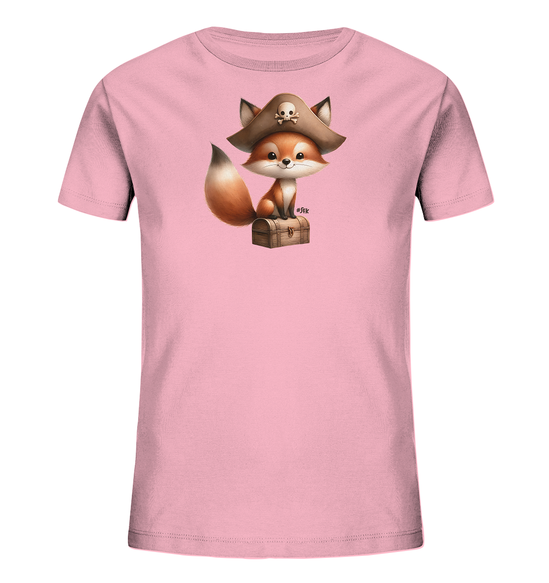 Onlineshop Shirts fuer Kinder - Das Bild zeigt ein hellrosafarbenes T-Shirt fuer Kinder. Auf der Vorderseite ist eine detaillierte Illustration eines niedlichen Fuchses zu sehen. Der Fuchs traegt einen Piratenhut mit einem Totenkopfsymbol und sitzt auf einer kleinen, hoelzernen Schatztruhe. Das Design verleiht dem Shirt einen fantasievollen und charmanten Charakter.