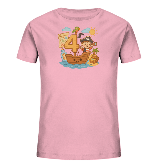 Onlineshop Shirts fuer Kinder - Das Bild zeigt ein pinkes Kinder-T-Shirt mit einem froehlichen Piratenmotiv auf der Vorderseite. Im Zentrum steht ein laechelndes Piratenboot auf Wellen, flankiert von einer grossen Zahl 4. Ein Piratenkind mit Fernrohr, ein Papagei, eine Schatzkarte und eine Schatzkiste sind ebenfalls Teil des detailreichen Designs. Die Illustration wirkt lebendig und verspielt.