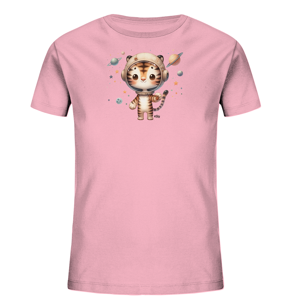Onlineshop Shirts fuer Kinder - Dieses Bild zeigt ein pinkfarbenes Kinder-T-Shirt. Auf der Vorderseite ist eine niedliche Illustration eines Tigerjungen in einem Astronautenhelm zu sehen. Um den kleinen Weltraumtiger herum schweben Planeten und funkelnde Sterne. Das Design hat ein verspieltes Weltraumthema.