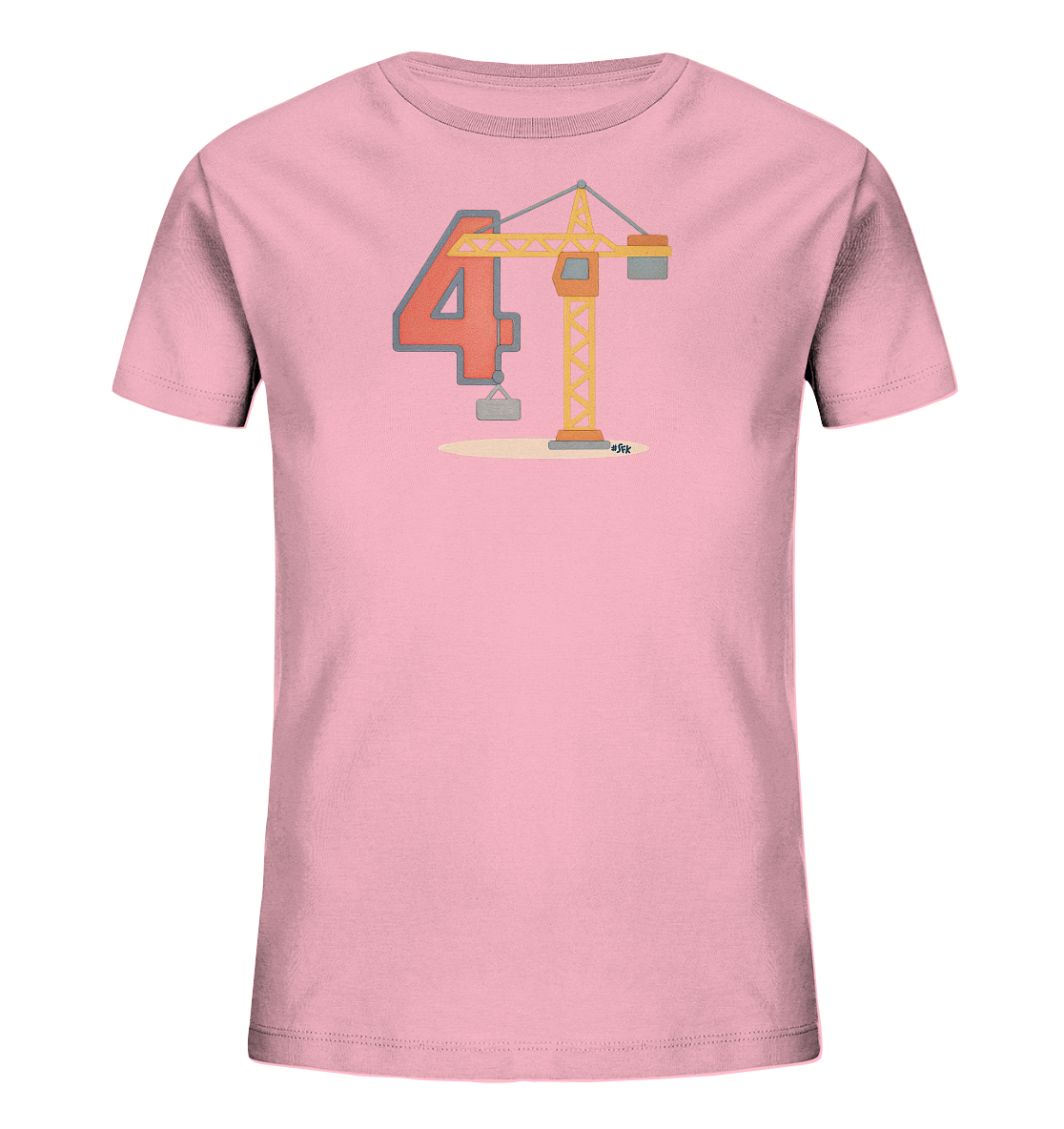 Onlineshop Shirts fuer Kinder - Das Bild zeigt ein hellrosa Kinder-T-Shirt mit einem Bauarbeiter-Motiv. Auf der Vorderseite ist eine grosse orangefarbene Zahl 4 abgebildet. Daneben steht ein gelb-grauer Kran, der einen grauen Block an einem Seil haelt. Das Motiv ist auf einer hellen Flaeche dargestellt.