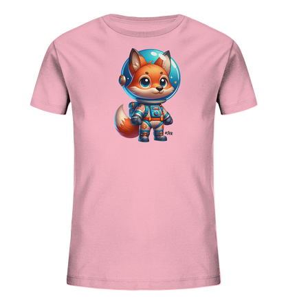 Onlineshop Shirts fuer Kinder - Das Bild zeigt ein hellrosa T-Shirt fuer Kinder. Auf der Vorderseite ist eine niedliche Cartoon-Illustration eines Fuchses abgebildet. Der Fuchs traegt einen Astronautenanzug und einen Helm, der eine Weltraumszene widerspiegelt. Das Motiv ist farbenfroh und detailliert gestaltet.