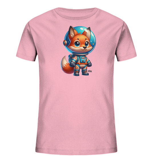 Onlineshop Shirts fuer Kinder - Das Bild zeigt ein hellrosa T-Shirt fuer Kinder. Auf der Vorderseite ist eine niedliche Cartoon-Illustration eines Fuchses abgebildet. Der Fuchs traegt einen Astronautenanzug und einen Helm, der eine Weltraumszene widerspiegelt. Das Motiv ist farbenfroh und detailliert gestaltet.