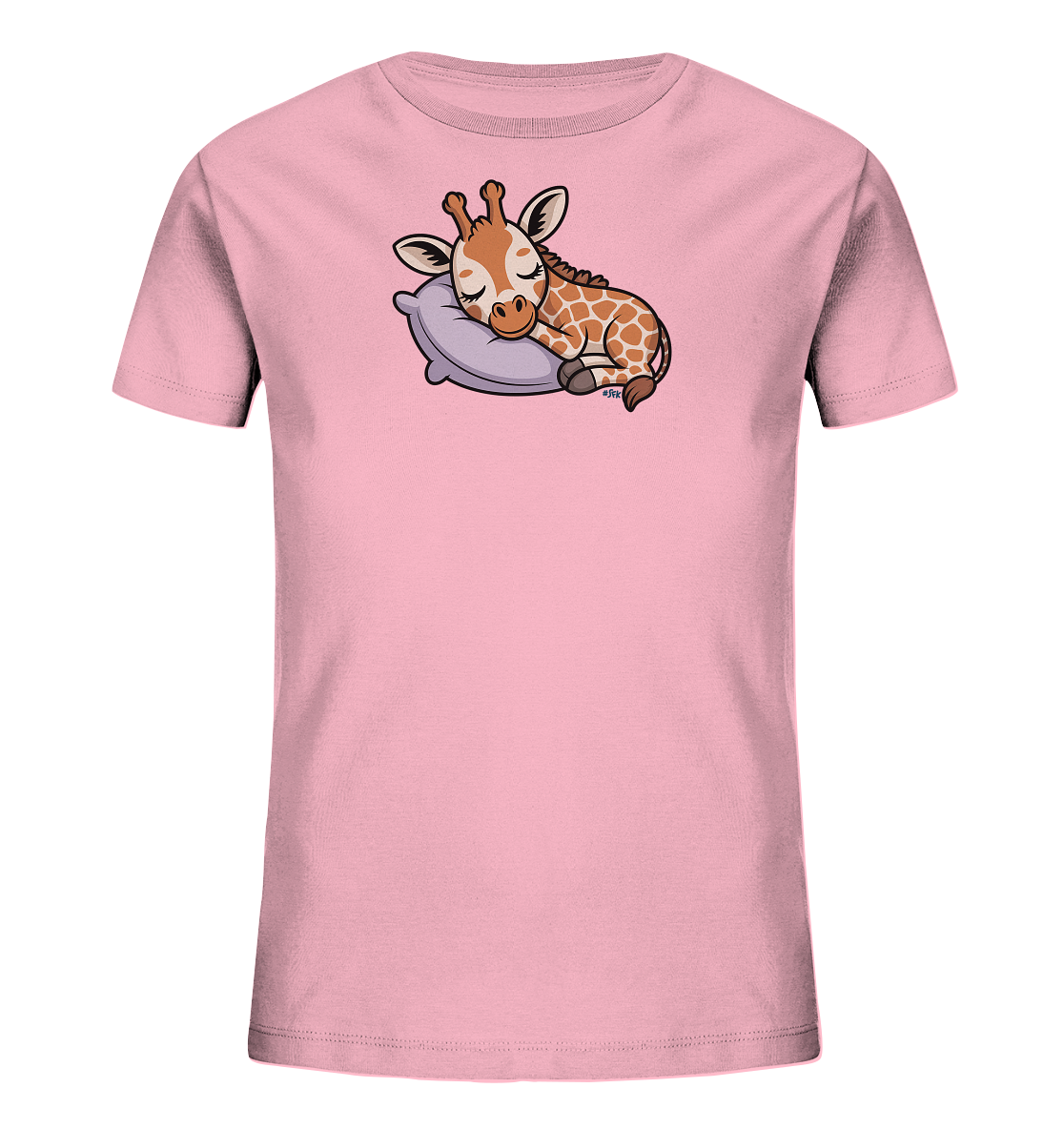 Onlineshop Shirts fuer Kinder - Das Bild zeigt ein rosafarbenes Kinder-T-Shirt. Auf der Vorderseite ist eine niedliche, schlafende Baby-Giraffe abgebildet. Die Giraffe liegt entspannt auf einem lila Kissen. Das Motiv wirkt sanft und beruhigend, ideal fuer Kinder.