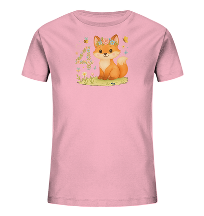 Onlineshop Shirts fuer Kinder - Das Bild zeigt ein rosafarbenes T-Shirt fuer Kinder. Auf der Vorderseite ist eine niedliche Illustration eines sitzenden Fuchses mit Blumenkranz zu sehen. Neben dem Fuchs steht die Zahl 4, kreativ geformt aus floralen Elementen. Eine Biene und ein Schmetterling fliegen um das Motiv, das auf einer kleinen Grasnabe platziert ist.