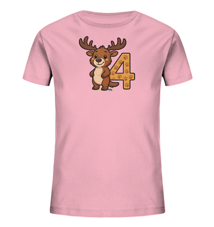 Onlineshop Shirts fuer Kinder - Das Bild zeigt ein rosafarbenes Kinder T-Shirt. Auf der Vorderseite ist eine niedliche, cartoonhafte Illustration eines Rehs zu sehen, das neben der Zahl '4' steht. Die Zahl ist auffaellig mit einem Muster aus Pfotenabdruecken gestaltet. Das Motiv wirkt froehlich und passend fuer Kinder.