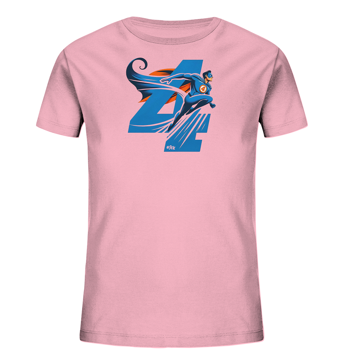 Onlineshop Shirts fuer Kinder - Das Bild zeigt ein hellrosa Kinder-T-Shirt mit einem dynamischen Motiv auf der Vorderseite. Zentral ist eine grosse, stilisierte Zahl '4' in Blau dargestellt. Davor fliegt eine Figur in einem Superheldenkostuem mit Umhang, ebenfalls in Blautoenen und Orange. Das Design wirkt kraftvoll und farbenfroh, perfekt fuer kleine Abenteurer.