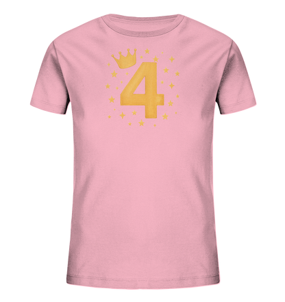 Onlineshop Shirts fuer Kinder - Das Bild zeigt ein rosafarbenes Kinder-T-Shirt. Auf der Vorderseite ist eine goldene Zahl '4' prominent platziert, darueber schwebt eine kleine goldene Krone. Um die Zahl herum sind mehrere kleine goldene Sterne in verschiedenen Groessen verteilt. Das Design wirkt festlich und passend fuer einen besonderen Anlass.