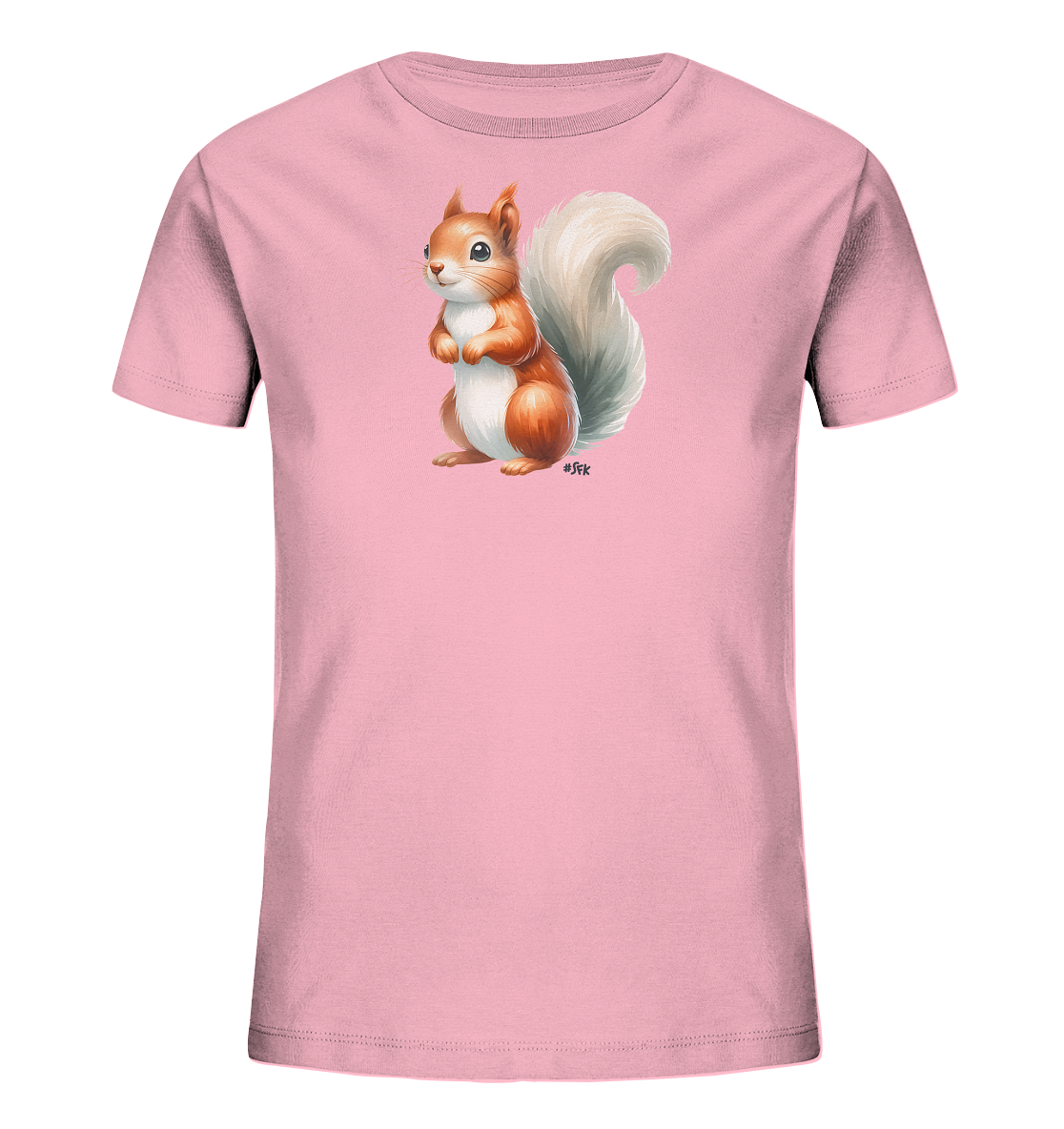 Onlineshop Shirts fuer Kinder - Das Bild zeigt ein hellrosa T-Shirt fuer Kinder mit einer detailreichen Illustration eines Eichhoernchens auf der Vorderseite. Das Eichhoernchen sitzt aufrecht, hat braun-weisses Fell und einen grossen buschigen Schwanz. Es schaut mit freundlichem Blick nach vorne. Die Grafik ist zentral auf dem Shirt platziert und gut sichtbar.