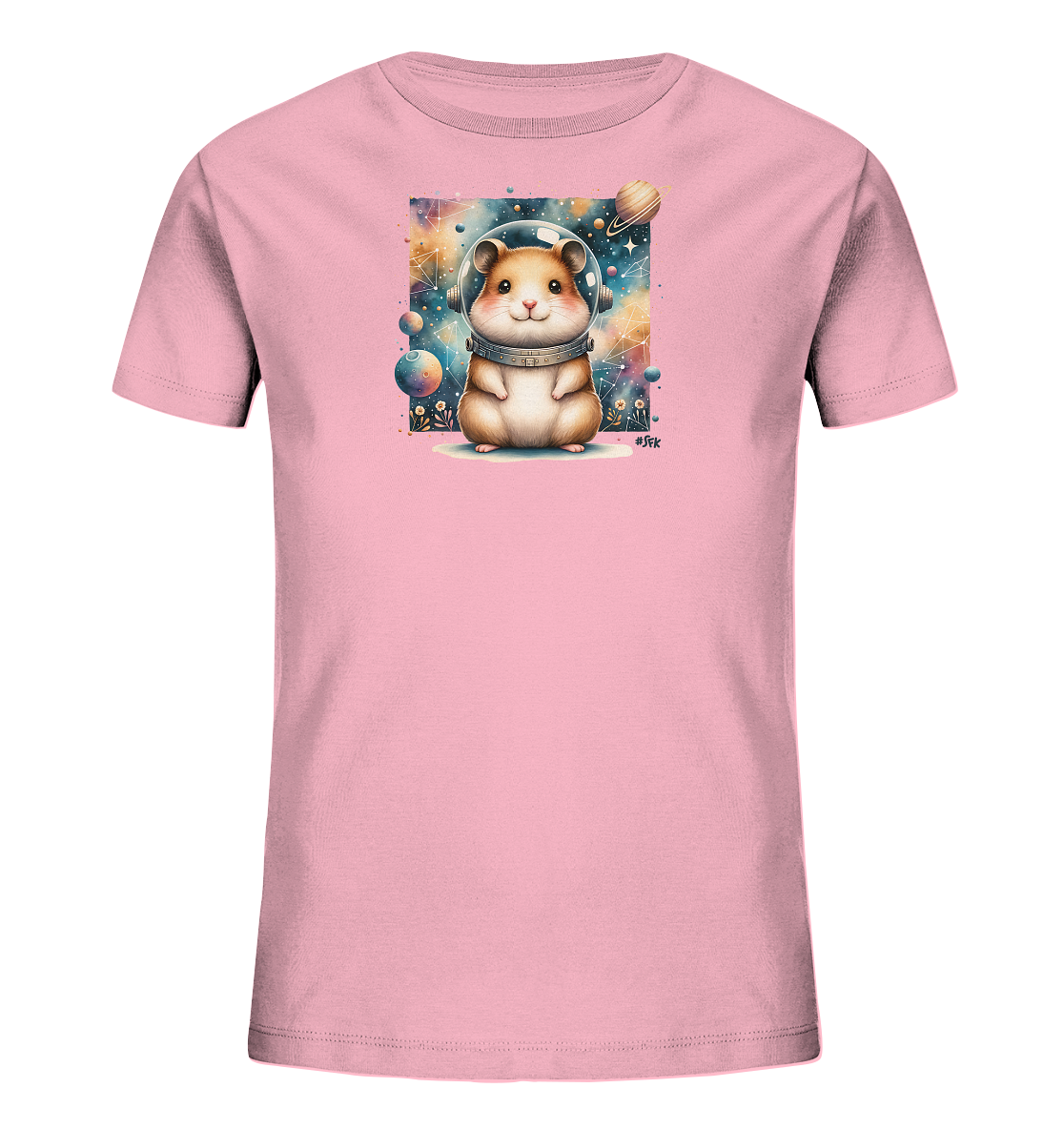 Onlineshop Shirts fuer Kinder - Das Bild zeigt ein hellrosa T-Shirt fuer Kinder. Auf der Vorderseite ist eine niedliche Illustration eines Hamsters in einem Astronautenhelm abgebildet. Der Hamster sitzt vor einem detailreichen Hintergrund, der den Weltraum mit Planeten, Sternen und einer Galaxie darstellt. Dieses Motiv verleiht dem Shirt einen fantasievollen und froehlichen Look.