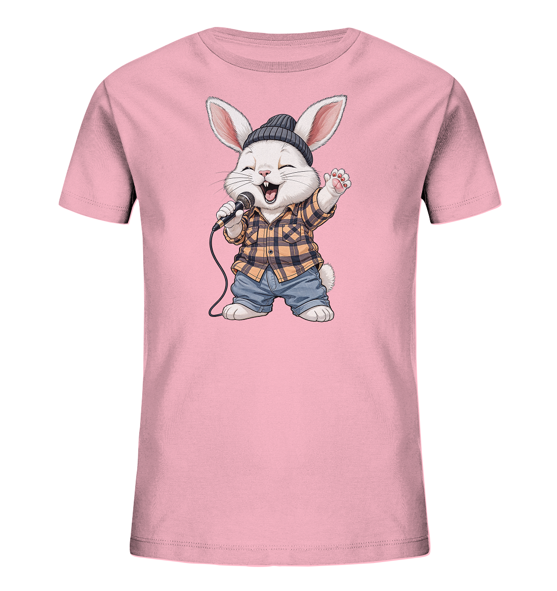 Onlineshop Shirts fuer Kinder - Das Bild zeigt ein rosafarbenes Kinder-T-Shirt mit einem froehlichen Hasenmotiv auf der Vorderseite. Der Hase traegt eine Muetze, ein kariertes Hemd und Jeans und haelt ein Mikrofon, als ob er singen wuerde. Sein Mund ist offen und eine Pfote ist erhoben, was eine lebendige Szene darstellt. Das Design ist verspielt und ansprechend fuer Kinder.