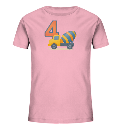 Onlineshop Shirts fuer Kinder - Das Bild zeigt ein rosafarbenes Kinder T-Shirt mit einer Grafik einer grossen orangen Zahl 4 und einem gelben Spielzeug-Zementmischer. Der Mischer hat eine blau-orange gestreifte Trommel. Die Grafik ist auf einer hellen Linie positioniert. Das Design wirkt farbenfroh und kindgerecht.