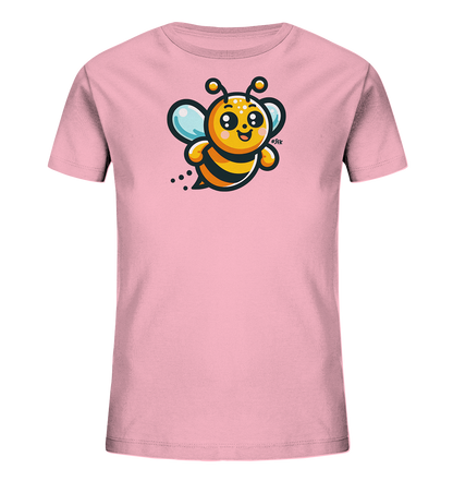 Onlineshop Shirts fuer Kinder - Das Bild zeigt ein hellrosa T-Shirt fuer Kinder. Auf der Vorderseite ist eine niedliche, cartoonhafte Biene mit grossen Augen und hellblauen Fluegeln zu sehen. Die Biene ist gelb-schwarz gestreift und wirkt froehlich fliegend, dargestellt durch kleine Punkte. Dieses verspielte Design verleiht dem Shirt einen froehlichen Charakter.