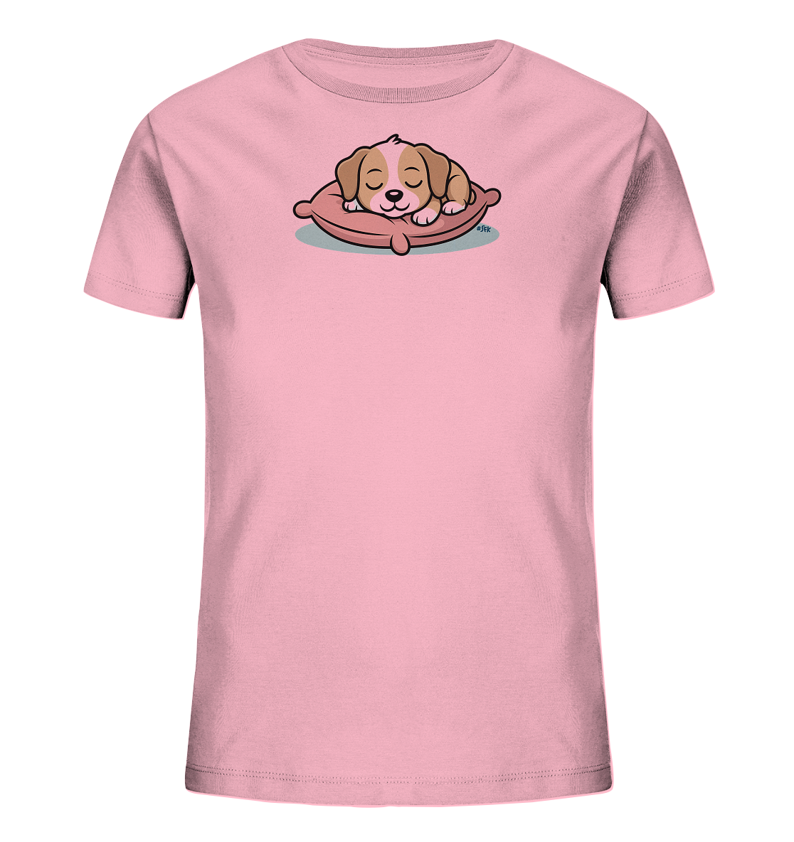 Onlineshop Shirts fuer Kinder - Das Bild zeigt ein hellrosa T-Shirt fuer Kinder. Auf der Vorderseite ist eine niedliche Illustration eines schlafenden Welpen zu sehen, der auf einem rosa Kissen liegt. Der Welpe hat braunes und beiges Fell und seine Augen sind geschlossen, was einen ruhigen und friedlichen Eindruck vermittelt. Das Design ist verspielt und ideal fuer ein Kinderoutfit.