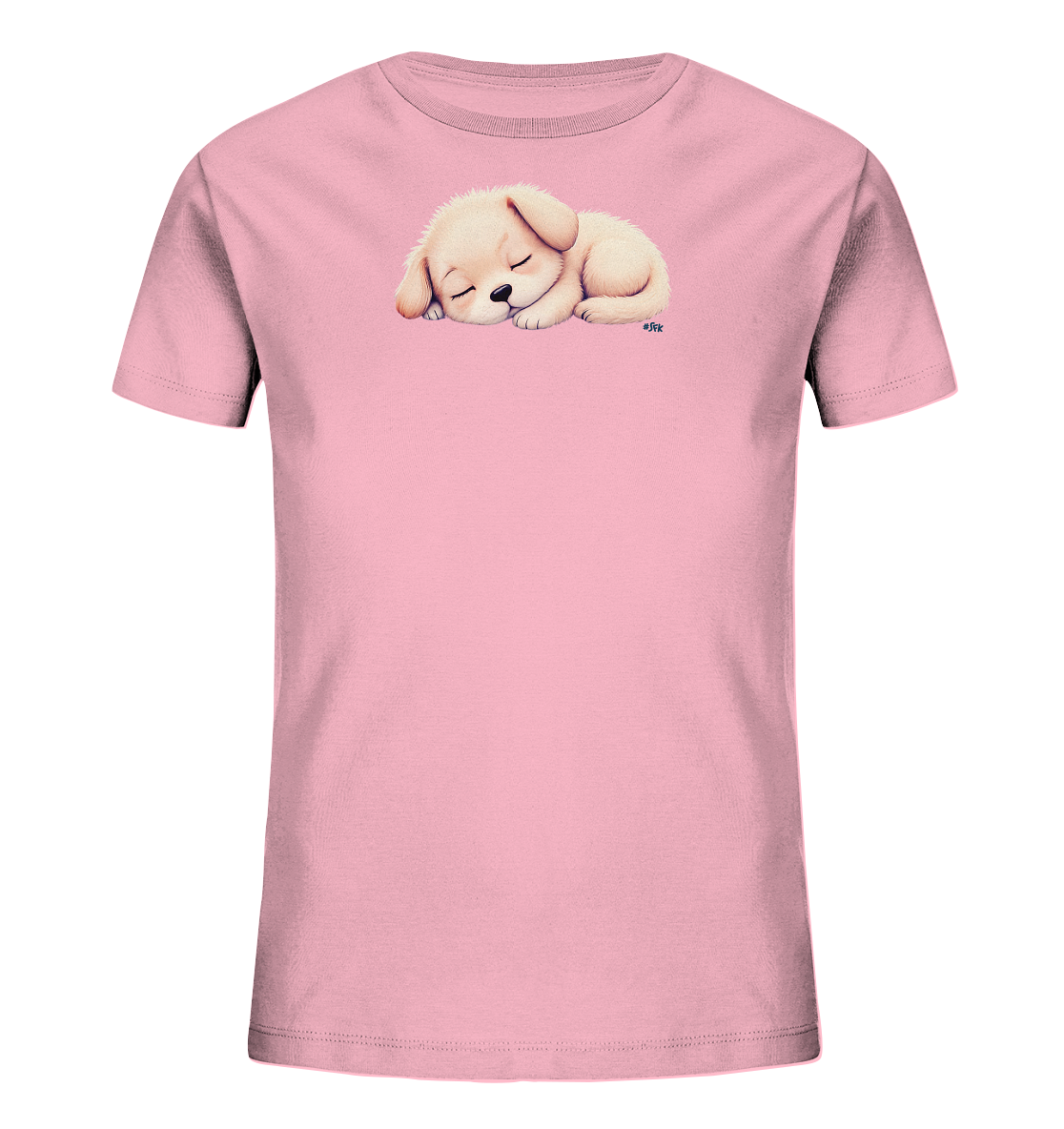 Onlineshop Shirts fuer Kinder - Das Bild zeigt ein hellrosa T-Shirt fuer Kinder. Auf der Vorderseite ist ein cremefarbener, flauschiger Welpe friedlich schlafend dargestellt. Der Welpe liegt zusammengerollt mit geschlossenen Augen. Das Design vermittelt einen sanften und beruhigenden Eindruck.