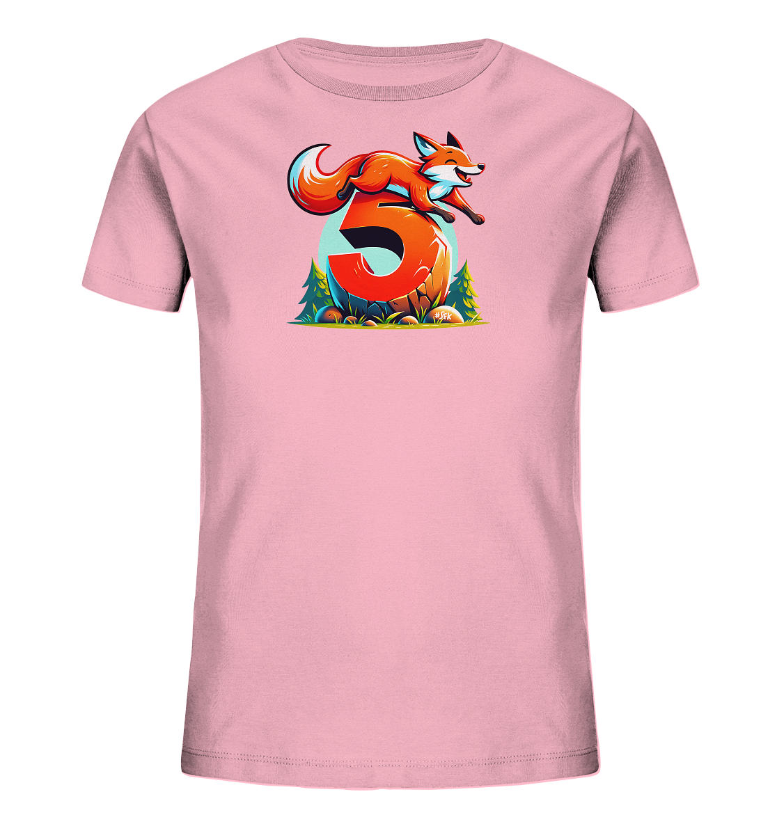Onlineshop Shirts für Kinder - Dieses Bild zeigt ein Kinder-T-Shirt in einem zarten Rosaton. Auf der Vorderseite befindet sich ein auffälliger Print, der einen springenden Fuchs über der großen Zahl Fünf darstellt. Die Zahl ist in einem kräftigen Orange-Rot gehalten und scheint aus Fels zu bestehen, während der Fuchs dynamisch darüber springt. Das Motiv ist von grünen Bäumen und einem hellblauen Halbkreis umrahmt und hat einen lebhaften, illustrativen Stil.