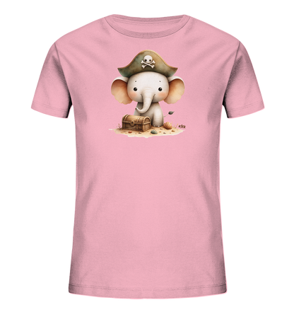 Onlineshop Shirts fuer Kinder - Das Bild zeigt ein hellrosa Kinder-T-Shirt mit einem niedlichen Motiv auf der Vorderseite. Darauf ist ein kleiner Elefant abgebildet, der als Pirat verkleidet ist und einen Piratenhut traegt. Der Elefant sitzt auf Sand neben einer Schatzkiste, umgeben von Muscheln. Dieses verspielte Design ist ideal fuer kleine Abenteurer.