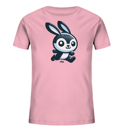 Onlineshop Shirts fuer Kinder - Das Bild zeigt ein rosa T-Shirt fuer Kinder mit einem niedlichen, schwarz-weissen Cartoon-Hasen auf der Vorderseite. Der Hase hat grosse Augen und Ohren und ist in einer dynamischen Laufposition dargestellt. Dieses Design verleiht dem Shirt einen verspielten Charakter.