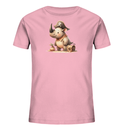 Onlineshop Shirts fuer Kinder - Dieses rosa Kinder-T-Shirt zeigt eine niedliche Illustration eines Baby-Nashorns im Piratenkostuem. Das Nashorn traegt einen Piratenhut mit Totenkopfsymbol und ein Halstuch. Neben ihm auf sandigem Untergrund stehen ein kleiner Sack mit Pflanze und eine Holztruhe. Das detailreiche Design verleiht dem Shirt einen verspielten Abenteuer-Look.