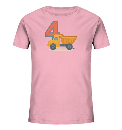 Onlineshop Shirts fuer Kinder - Dieses rosa Kinder T-Shirt zeigt eine grosse Zahl 4 neben einem gelben Muldenkipper. Die Zahl ist rotorange mit einem grauen Rand gestaltet. Der Lastwagen hat orange Details und graue Raeder. Unter dem Motiv ist ein sandfarbener Untergrund dargestellt.