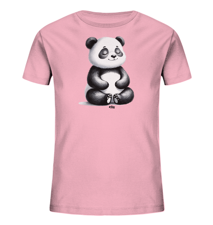 Kinder T-Shirt mit ein Panda im Schneidersitz mit geschlossenen Augen und sanftem Lächeln