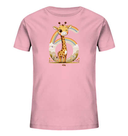 Onlineshop Shirts fuer Kinder - Das Bild zeigt ein hellrosa Kinder-T-Shirt mit einem grossen, beigefarbenen "6". Davor steht eine niedliche Cartoon-Giraffe, die laechelt und zwinkert. Über der Giraffe und der Zahl spannt sich ein bunter Regenbogen. Das Motiv ist von Blumen und Wolken umgeben, was eine froehliche Szene schafft.